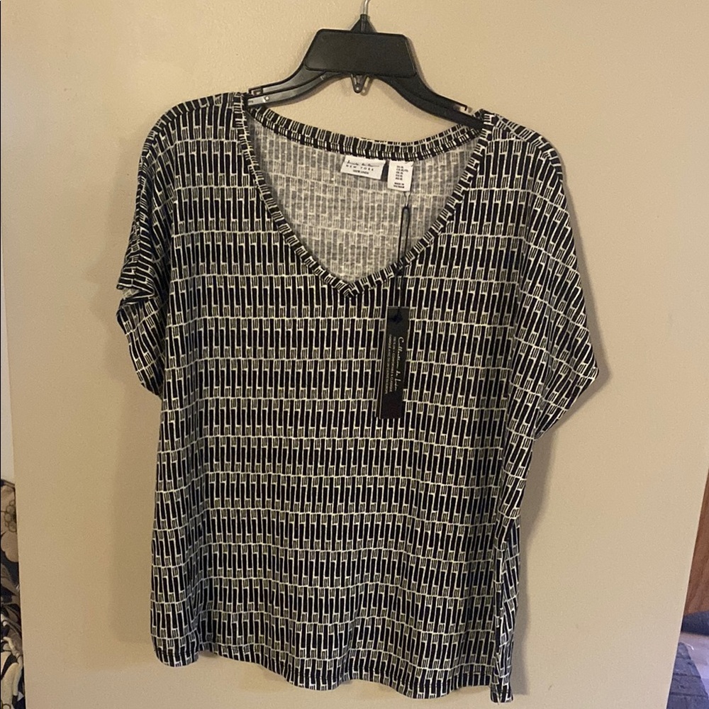 Women's Black and White Top
